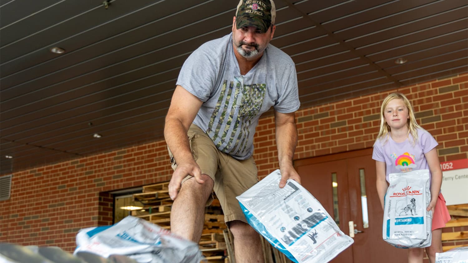 Volunteers load pet food and supplies at the College of Veterinary Medicine.